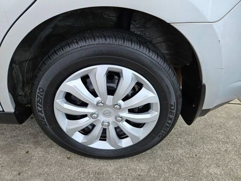 Used 2009 Nissan Versa 1.8 S w/ PWR Pkg image 9