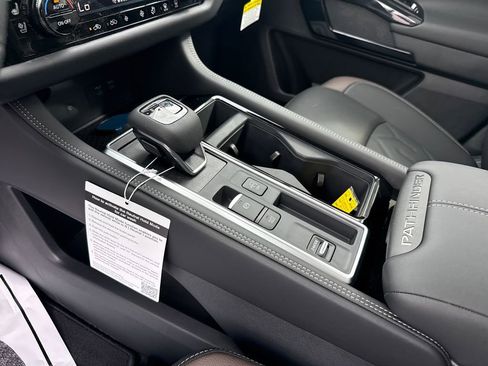 New 2026 Nissan Pathfinder Platinum FWD image 24