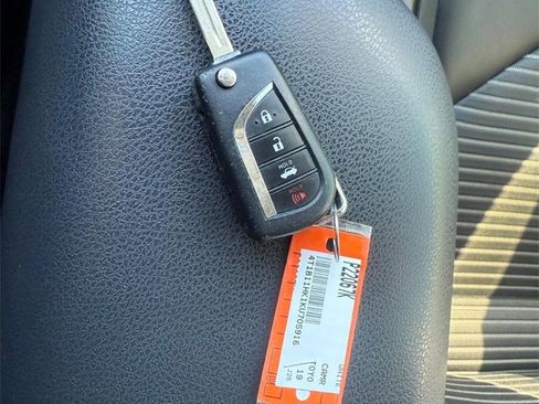 Used 2019 Toyota Camry SE image 30