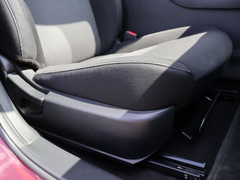 Used 2022 Nissan Sentra SV w/ All-Weather Package FWD image 9