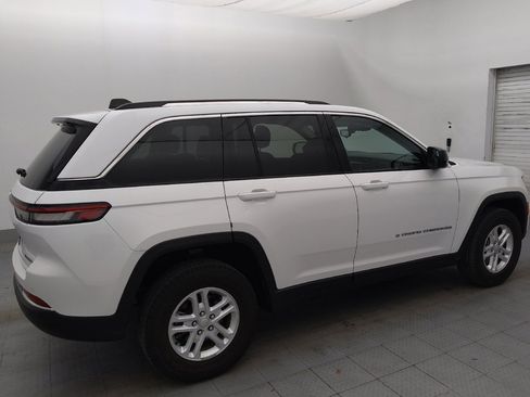 Used 2023 Jeep Grand Cherokee Laredo RWD image 10