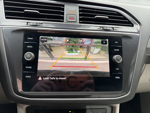 Used 2023 Volkswagen Tiguan SE R-Line image 18