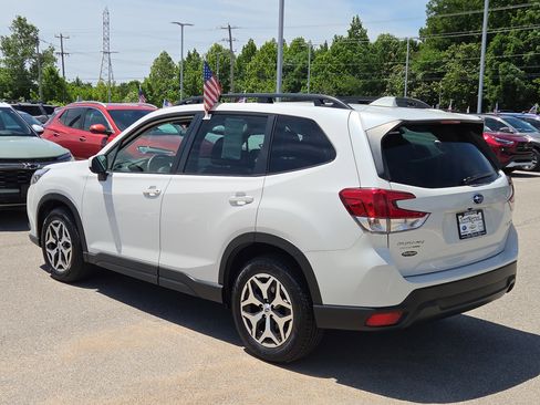 Used 2023 Subaru Forester Premium AWD/4WD image 5