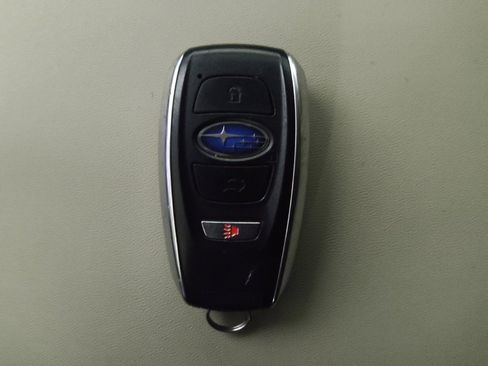 Used 2021 Subaru Ascent Premium w/ Convenience Package image 32