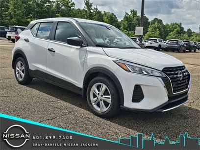 New 2025 Nissan Kicks Play S