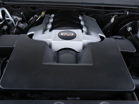 Used 2020 Cadillac Escalade Premium Luxury RWD image 38