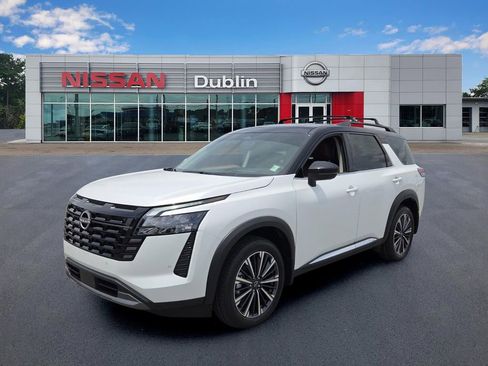 New 2026 Nissan Pathfinder Platinum FWD image 1
