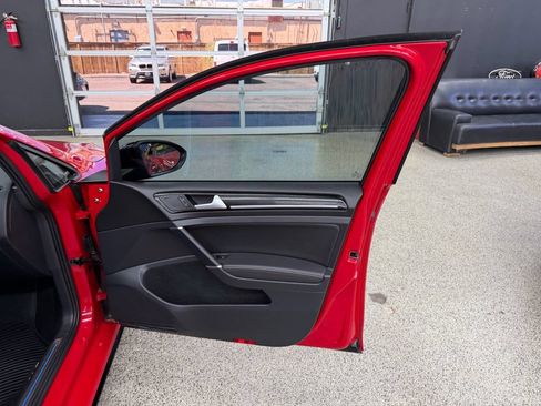 Used 2019 Volkswagen Golf R 4-Door AWD/4WD image 19