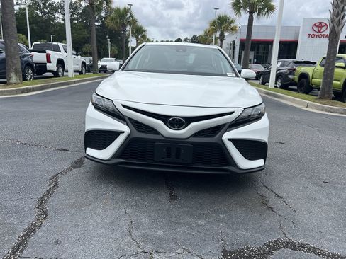 Used 2023 Toyota Camry SE FWD image 3