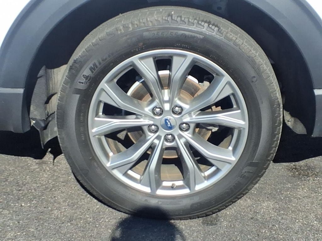 Used 2023 Ford Explorer XLT w/ Equipment Group 202A AWD/4WD image 10