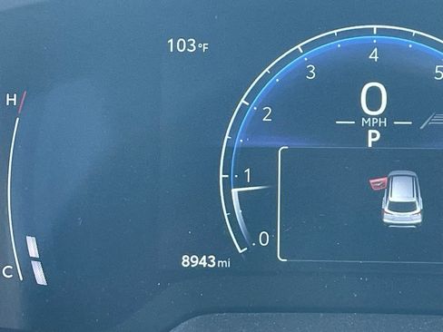 Used 2025 Toyota Corolla Cross XLE w/ Convenience Package image 11