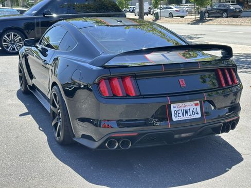 Used 2018 Ford Mustang Shelby GT350R w/ GT350R Equipment Group 920A RWD image 11