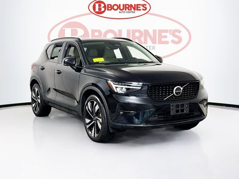 Used 2023 Volvo XC40 B5 Plus w/ Driver Assist Package AWD/4WD image 1