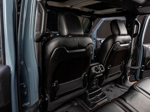 Used 2024 Jeep Wrangler Unlimited Rubicon image 35