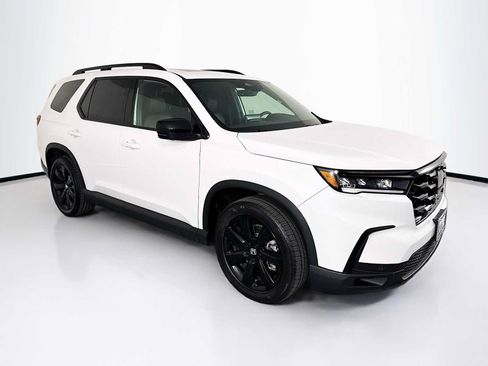 Certified 2025 Honda Pilot Black Edition image 1