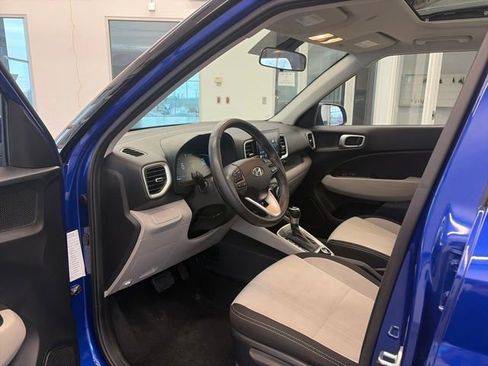 Used 2025 Hyundai Venue SEL FWD image 19
