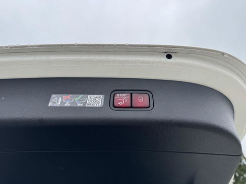 Certified 2025 Mercedes-Benz GLC 300 image 22