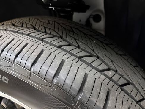 Used 2025 Buick Enclave Sport Touring image 28