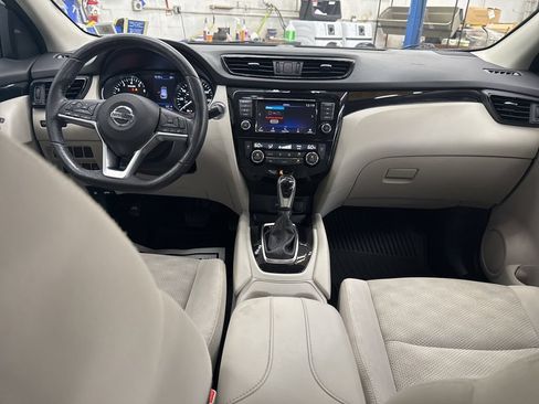 Used 2020 Nissan Rogue Sport SV w/ All-Weather Package AWD/4WD image 17