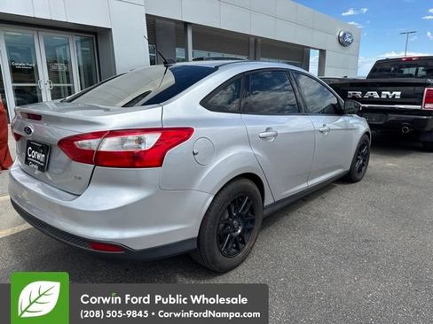 Used 2014 Ford Focus SE FWD image 6