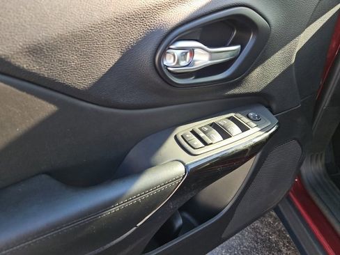 Used 2021 Jeep Cherokee Latitude Plus image 24