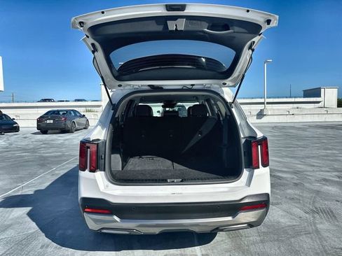 Used 2024 Kia Sorento S image 21