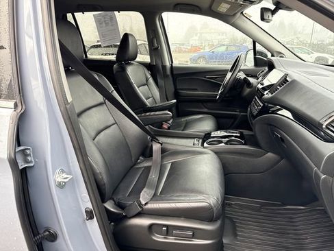 Used 2022 Honda Pilot Touring image 11