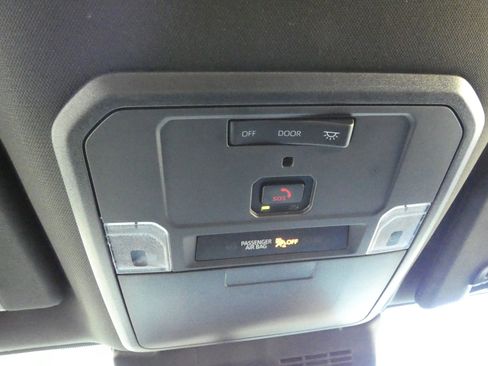 Used 2025 Toyota Tacoma TRD Off-Road image 25