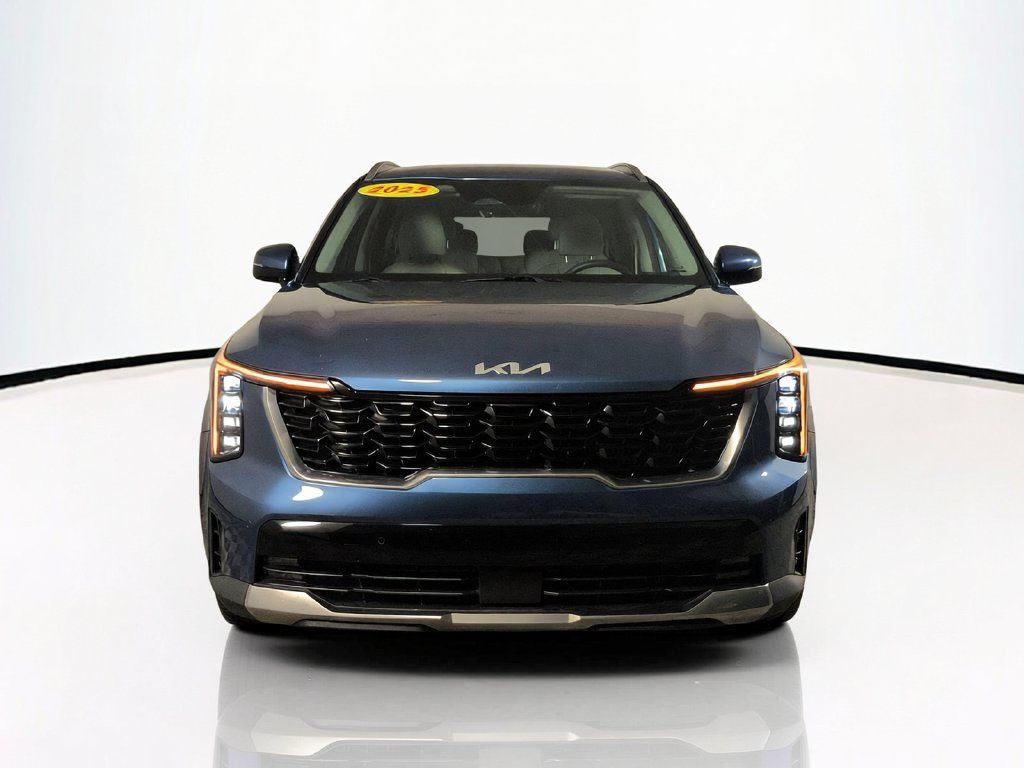 Used 2025 Kia Sorento EX AWD/4WD image 3