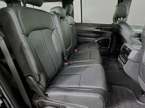 Used 2024 Jeep Wagoneer Series III w/ Premium Group I image 30