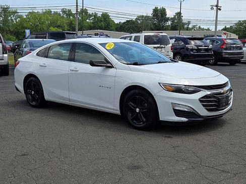 Used 2021 Chevrolet Malibu LS FWD image 4