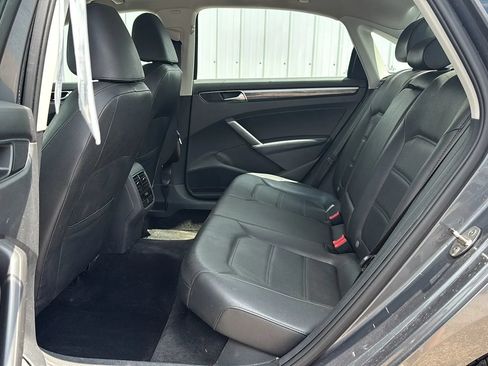 Used 2018 Volkswagen Passat 2.0T SE w/ SE Lighting Package FWD image 17