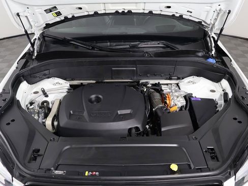 Used 2022 Volvo XC90 T8 R-Design w/ Advanced Package image 16