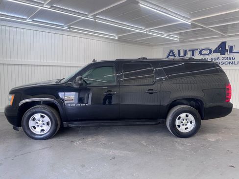 Used 2014 Chevrolet Suburban LT w/ Luxury Package image 8