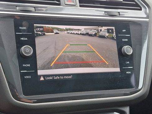 Certified 2022 Volkswagen Tiguan SE w/ Panoramic Sunroof Package image 22