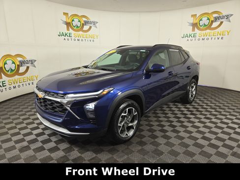 Used 2024 Chevrolet Trax LT w/ Driver Confidence Package FWD image 3