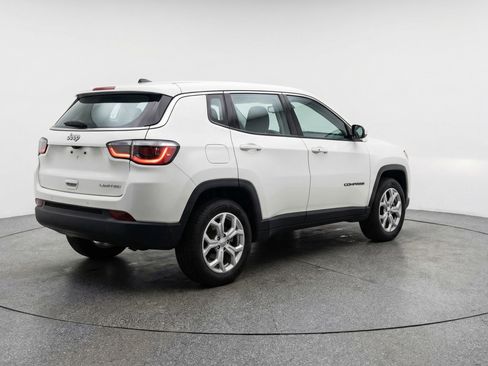 Used 2025 Jeep Compass Latitude AWD/4WD image 9