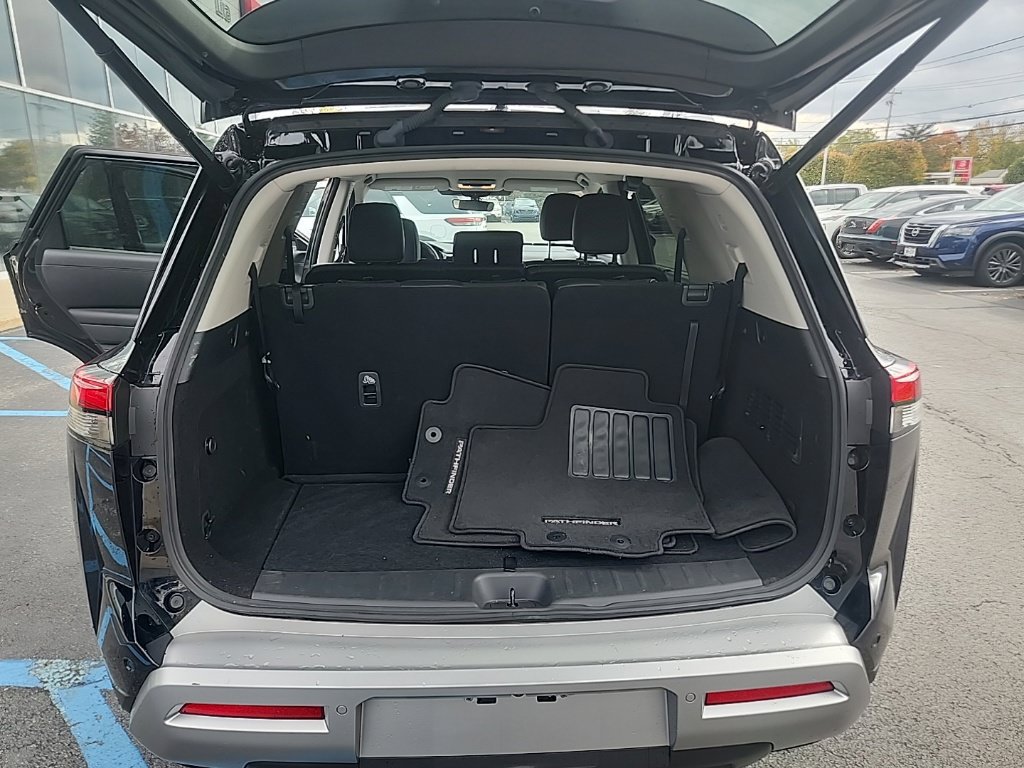 Used 2025 Nissan Pathfinder SL AWD/4WD image 26