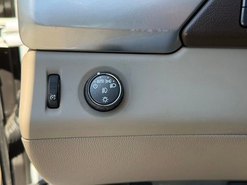 Used 2019 Chevrolet Suburban LT RWD image 29
