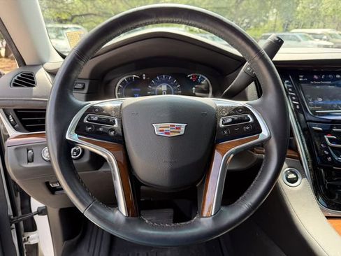 Used 2020 Cadillac Escalade Premium Luxury AWD/4WD image 10