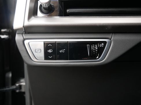 Certified 2026 Cadillac Vistiq Platinum AWD/4WD image 7