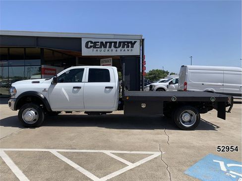 Used 2023 RAM 5500 Tradesman w/ Chrome Appearance Group AWD/4WD image 4