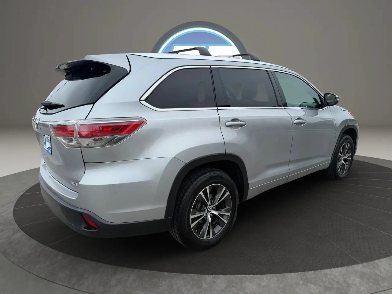 Used 2016 Toyota Highlander XLE FWD image 15