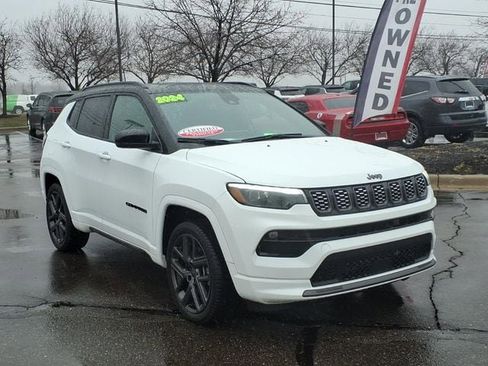 Used 2024 Jeep Compass Limited w/ High Altitude Package image 3