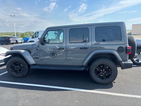 Used 2021 Jeep Wrangler Unlimited Sahara AWD/4WD image 3
