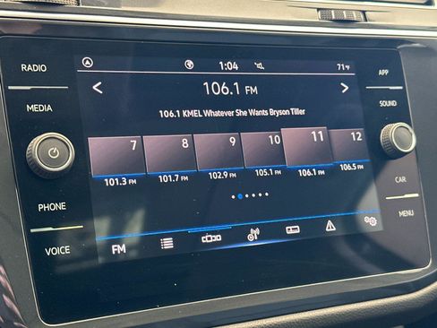Used 2023 Volkswagen Tiguan SE w/ Panoramic Sunroof Package FWD image 18