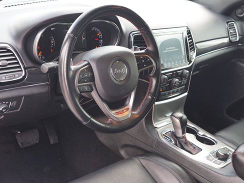Used 2021 Jeep Grand Cherokee Trailhawk w/ Trailhawk Luxury Group AWD/4WD image 9
