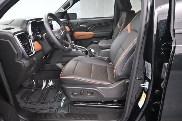 Used 2025 GMC Canyon AT4 w/ Nightfall Edition AWD/4WD image 25