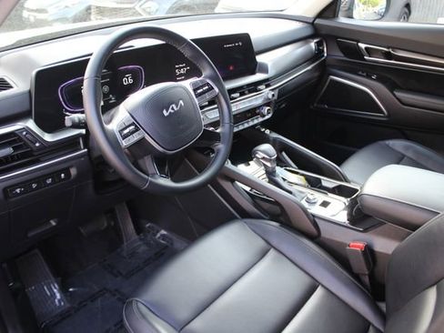 Used 2025 Kia Telluride S AWD/4WD image 3