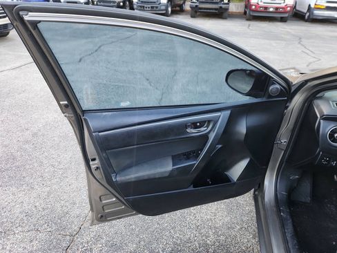 Used 2017 Toyota Corolla LE w/ LE Premium Package FWD image 9